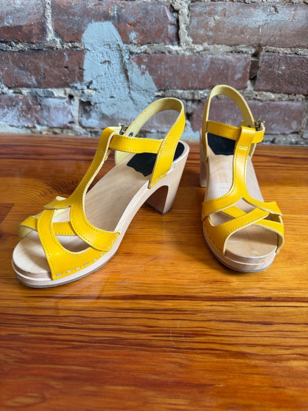 Hasbeens Yellow Leather T-Strap Wooden Heel Sandals size 37